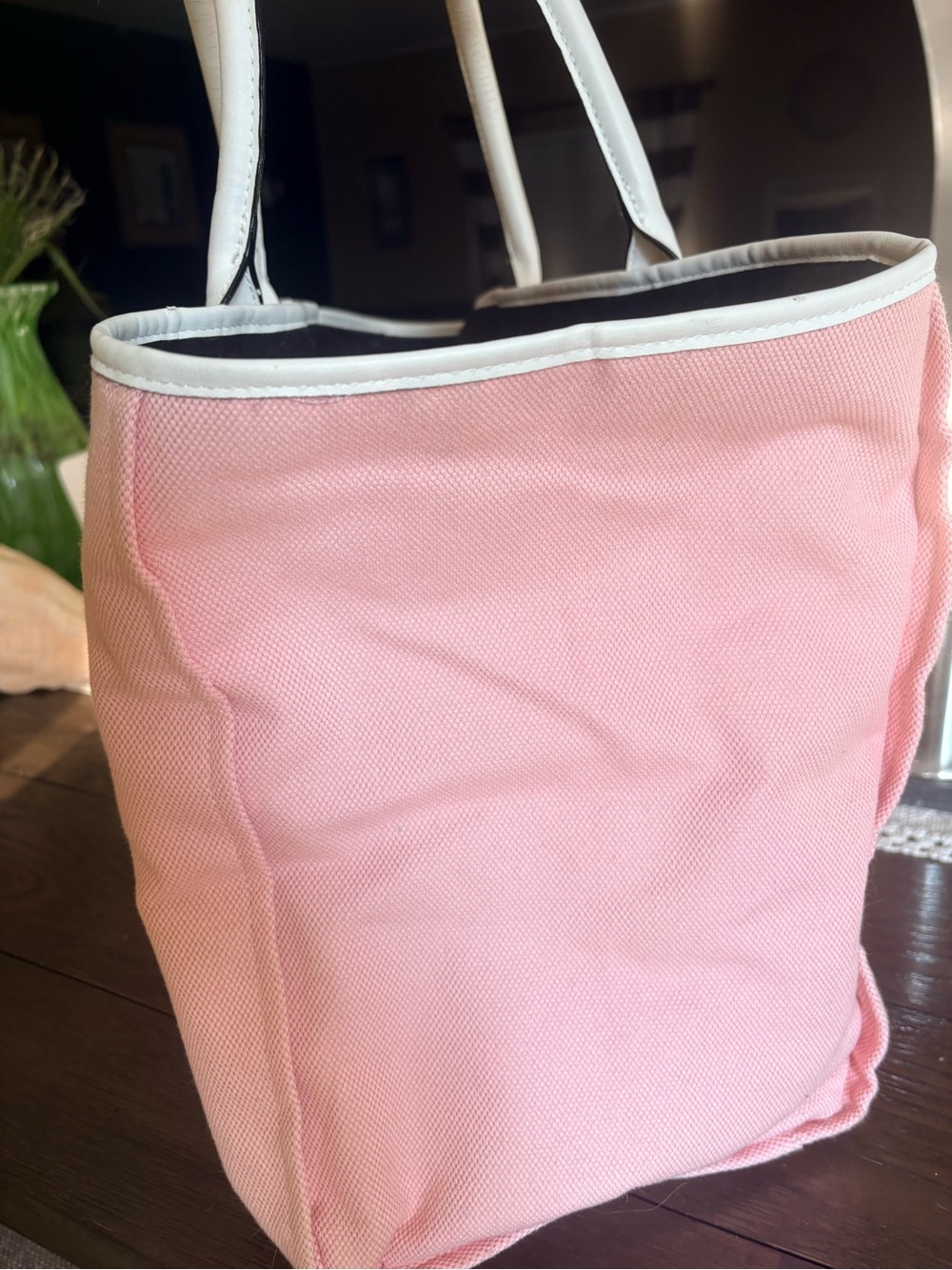 Victoria's Secret Shanghai Pink Tote with Cream Handles and Gold Chain Accent - Picture 5 of 6